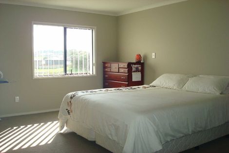 Photo of property in 3 Vicente Place, Oteha, Auckland, 0632