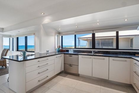 Photo of property in 32a Sunbrae Grove, Mount Maunganui, 3116