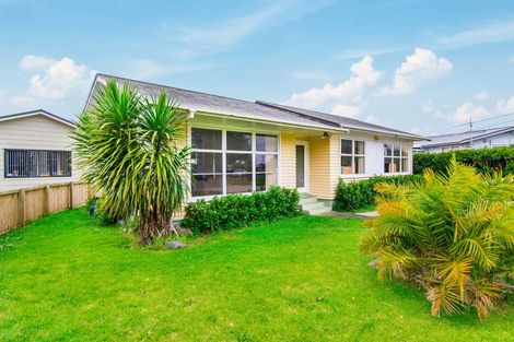 Photo of property in 37 Tarata Crescent, Mangere Bridge, Auckland, 2022