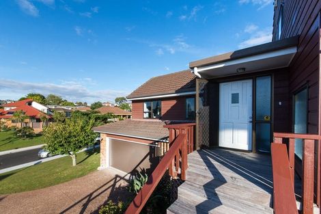 Photo of property in 92 Manhattan Heights, Glendene, Auckland, 0602