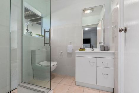 Photo of property in 1/3 Bronwyn Place, Torbay, Auckland, 0630