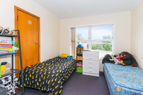 Photo of property in 37 Tarata Crescent, Mangere Bridge, Auckland, 2022