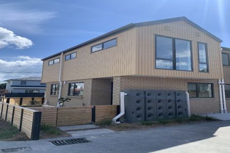 Photo of property in 1/103 Flanshaw Road, Te Atatu South, Auckland, 0610