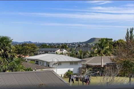 Photo of property in 19 Carole Crescent, Pakuranga, Auckland, 2010