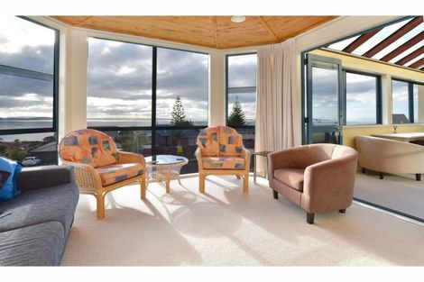 Photo of property in 59 Pacific Parade, Army Bay, Whangaparaoa, 0930