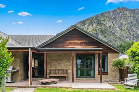 Photo of property in 2 Mathias Terrace, Arthurs Point, Queenstown, 9371