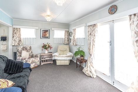 Photo of property in 9 Lee Street, Castlecliff, Whanganui, 4501