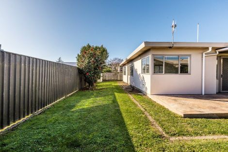 Photo of property in 2/52 Te Aute Road, Havelock North, 4130