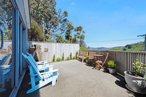 Photo of property in 19 Miles Crescent, Newlands, Wellington, 6037