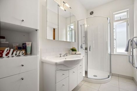 Photo of property in 37 Church Street, Devonport, Auckland, 0624