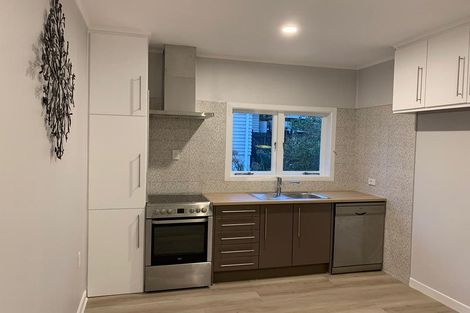 Photo of property in 70 Savoy Road, Glen Eden, Auckland, 0602