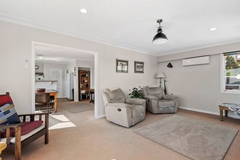 Photo of property in 10 Coronation Road, Glenfield, Auckland, 0627