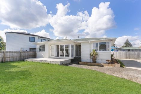 Photo of property in 16 Romney Place, Manurewa, Auckland, 2102