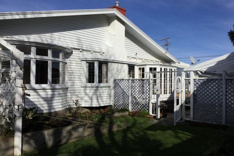 Photo of property in 12 Mangorei Road, Strandon, New Plymouth, 4312