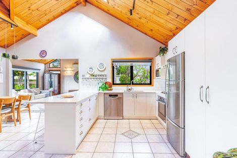 Photo of property in 2/397 East Coast Road, Mairangi Bay, Auckland, 0630