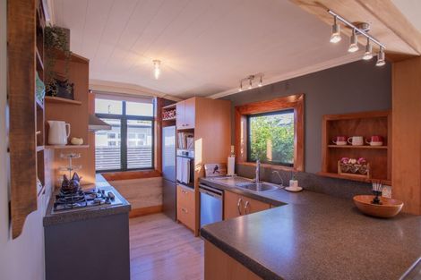 Photo of property in 18 Albert Street, Winton, 9720