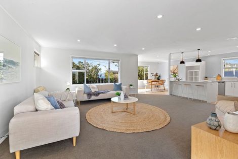 Photo of property in 3 Baylands Drive, Newlands, Wellington, 6037