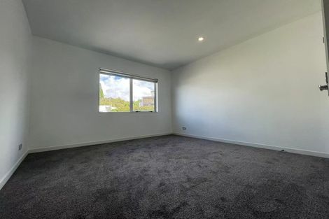Photo of property in 561b Glenfield Road, Glenfield, Auckland, 0629