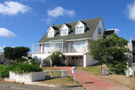 Photo of property in 2 Stormont Place, Kingston, Wellington, 6021