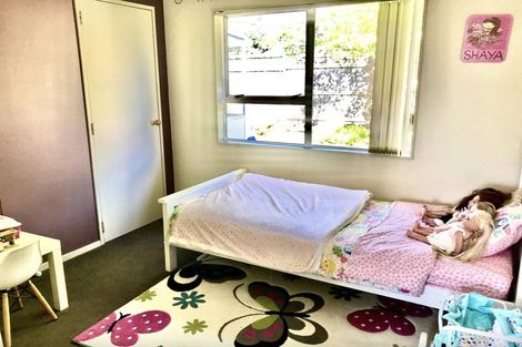 Photo of property in 1 Remus Place, Totara Vale, Auckland, 0629