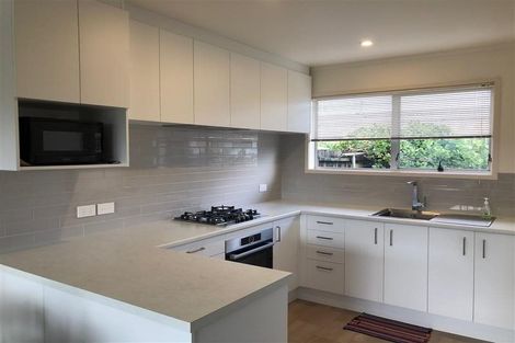 Photo of property in 2/5 Sylvan Crescent, Te Atatu South, Auckland, 0610