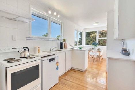 Photo of property in 66 Bond Crescent, Forrest Hill, Auckland, 0620