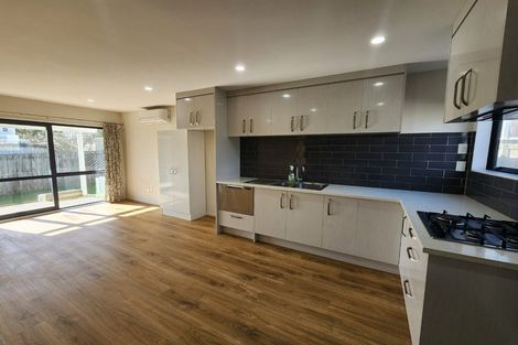 Photo of property in 51 Astley Avenue, New Lynn, Auckland, 0600