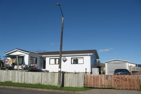 Photo of property in 1/5 Senecio Place, Weymouth, Auckland, 2103