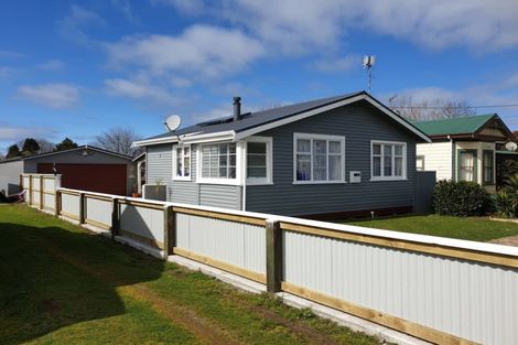 Photo of property in 80 Railway Street, Eltham, 4322