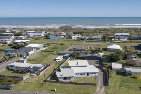 Photo of property in 14 Brown Terrace, Foxton Beach, Foxton, 4815