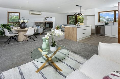 Photo of property in 58 Ravenwood Drive, Forrest Hill, Auckland, 0620