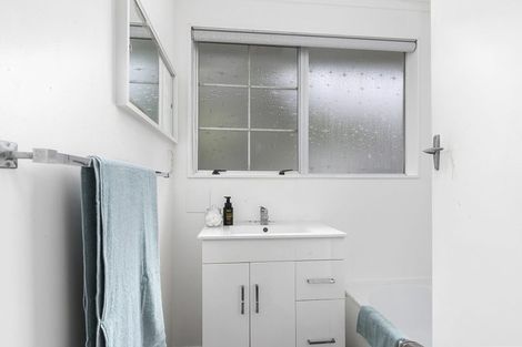 Photo of property in 6 Cyril Way, Paparangi, Wellington, 6037