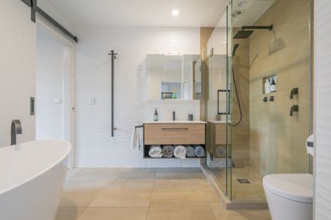 Photo of property in 10 Rena Place, Whitianga, 3510