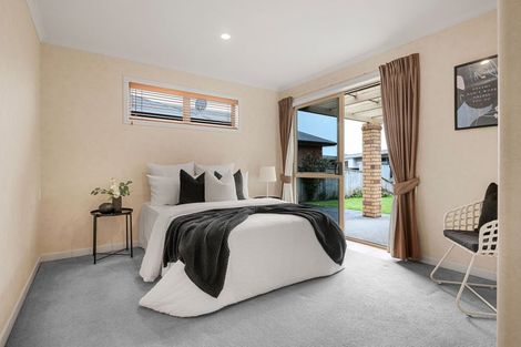 Photo of property in 21 Sovereign Isle Lane, Rototuna, Hamilton, 3210