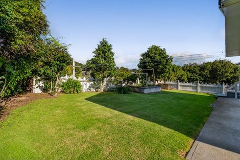 Photo of property in 51 Cumberland Street, Merrilands, New Plymouth, 4312