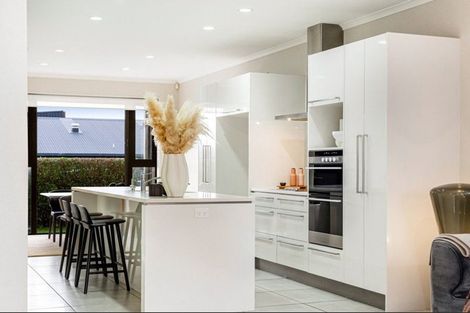 Photo of property in 18 Purchas Hill Drive, Stonefields, Auckland, 1072
