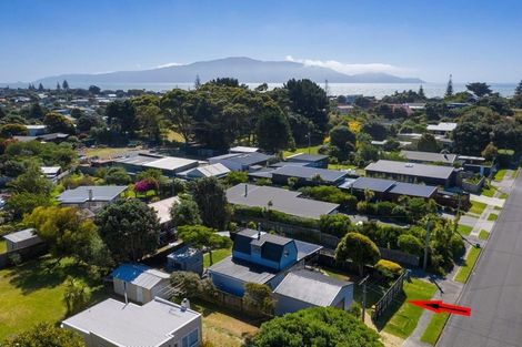 Photo of property in 30 Rangihiroa Street, Waikanae Beach, Waikanae, 5036