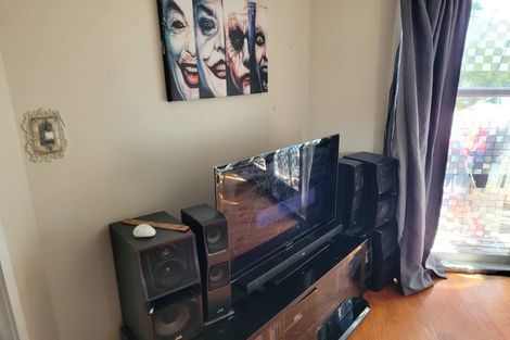 Photo of property in 19 Titchener Street, New Lynn, Auckland, 0600