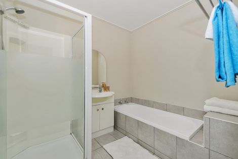 Photo of property in 230a Pakuranga Road, Pakuranga Heights, Auckland, 2010