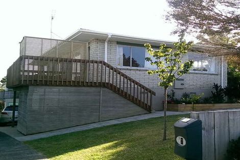 Photo of property in 1/7 Lingham Crescent, Torbay, Auckland, 0630