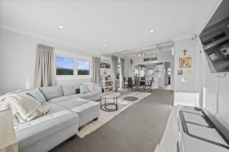 Photo of property in 18 Graham Road, Conifer Grove, Takanini, 2112