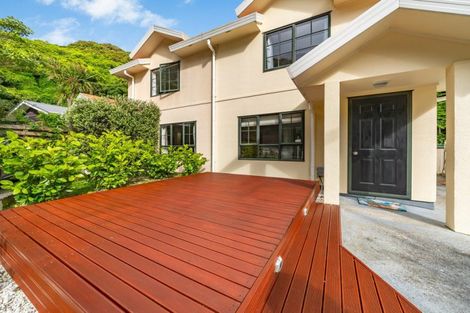 Photo of property in 16b Parsons Glen, Karori, Wellington, 6012