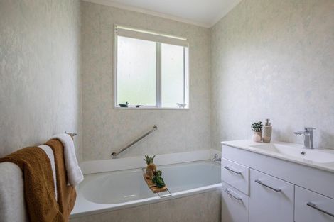 Photo of property in 292a Main Road, Tawa, Wellington, 5028