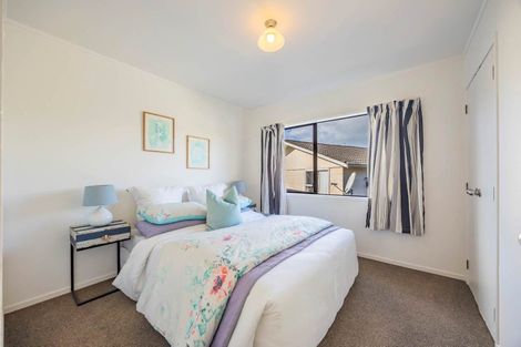 Photo of property in 2/2 Tacitus Place, Totara Vale, Auckland, 0629