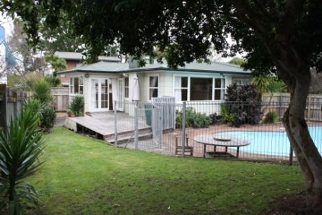 Photo of property in 15 Gills Avenue, Papakura, 2110