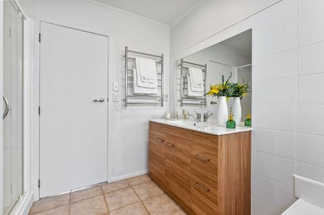Photo of property in 56 Pemberton Avenue, Bayview, Auckland, 0629
