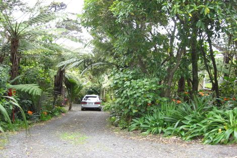 Photo of property in 5 Rayner Road, Piha, New Lynn, 0772
