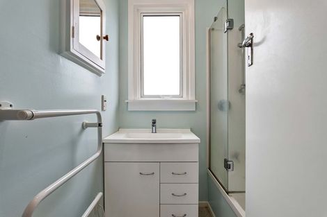 Photo of property in 7 Tarahua Road, Vogeltown, New Plymouth, 4310