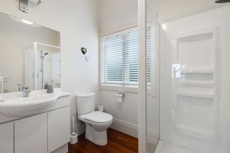 Photo of property in 1/49 Rawene Road, Birkenhead, Auckland, 0626