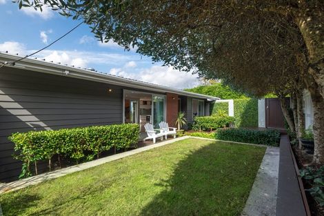 Photo of property in 11 City View Terrace, Birkenhead, Auckland, 0626